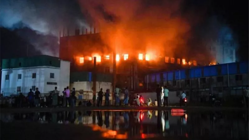 مقتل 6 إثر اندلاع حريق في مصنع للبلاستيك ببنجلاديش