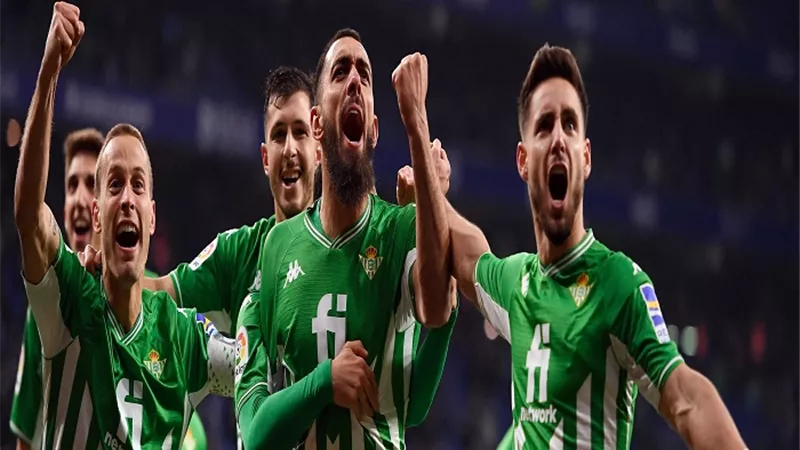 ريال بيتس يفوز على نظيره إلتشي بثلاثية فى الدوري الإسباني الليجا