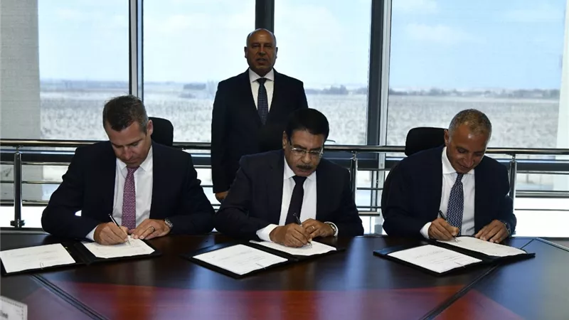 توقيع وثيقة الشروط الأساسية الخاصة بادارة وتشغيل الخطوط الثلاثة لشبكة القطار الكهربائي السريع