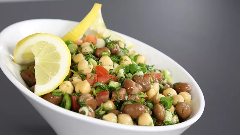 طريقة عمل سلطة الفول والحمص