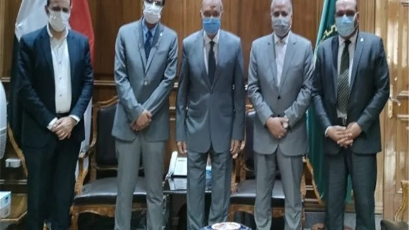 الهجان يستقبل الوفد التابع لمجلس الوزراء لمناقشة منظومة الشكاوى بقطاع الصحة بالقليوبية