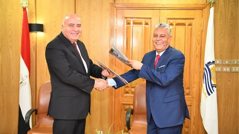 الداودى وغرباوى يوقعان بروتوكول لإنشاء المزرعة البحثية لكلية الطب البيطرى بقنا