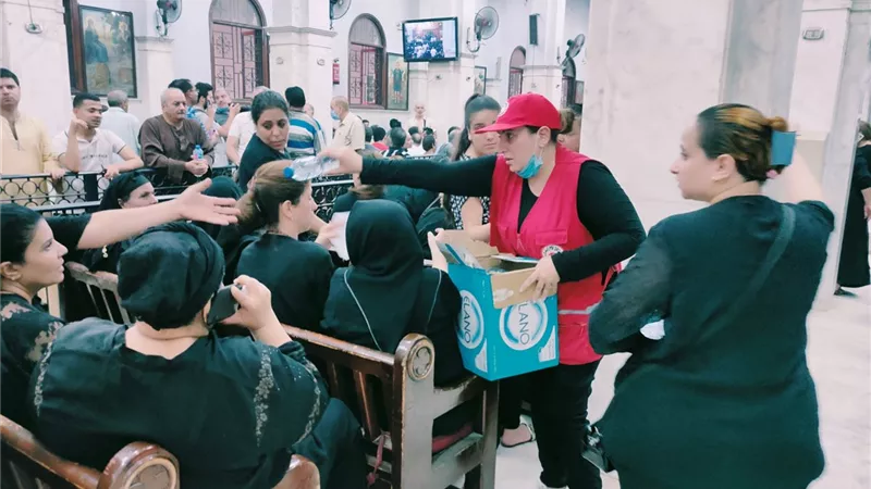 الهلال الأحمر يواصل تقديم الخدمات الإنسانية لأسر ضحايا و مصابي حريق كنيسة أبو سيفين