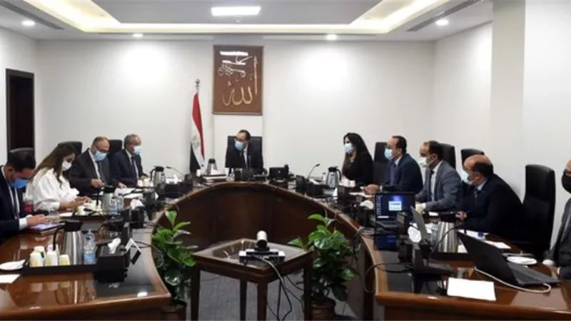 رئيس الوزراء يتابع موقف احتياطي السلع الرئيسية وزراعة المحاصيل لتحقيق الأمن الغذائي