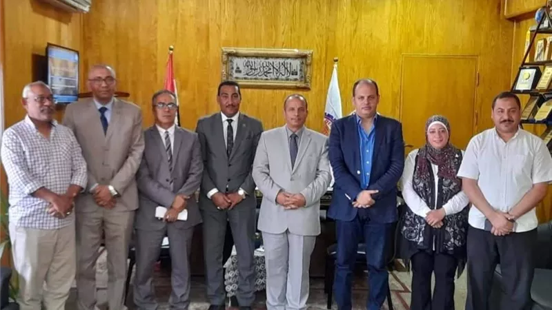 تعاون بين الشعب الجمهوري والتربية والتعليم وهيئة تعليم الكبار لتنفيذ مبادرة قنا بلا أمية