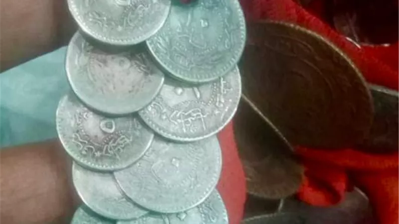 ضبط 97 عملة معدنية بمطار الأقصر الدولى