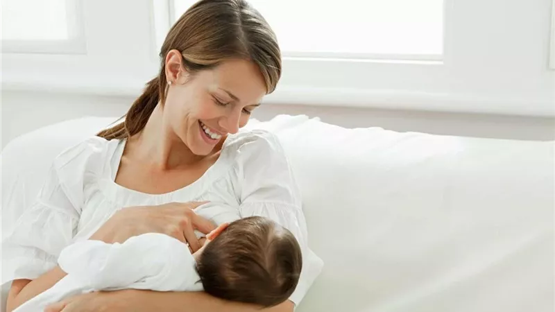الصحة توجه 6 نصائح للأمهات بشأن الرضاعة الطبيعية