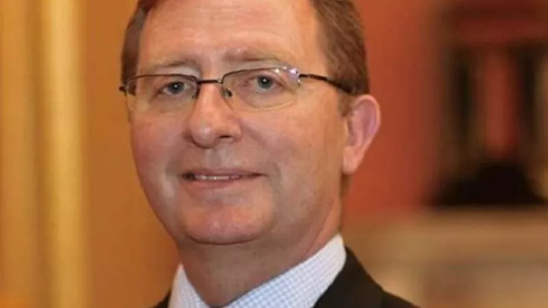 سفير بريطانيا ببيروت يؤكد التزام بلاده بدعم الجيش اللبناني والمجتمعات الأكثر ضعفًا