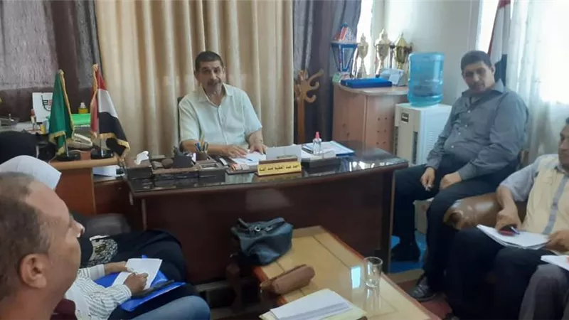 مدير شرق الزقازيق يجتمع بالمتابعة للتجهيز للدور الثانى وبدء العام الدراسى
