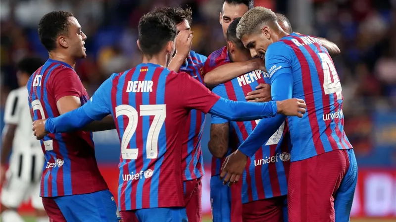 ليس دي يونج.. تفاصيل عرض مانشستر يونايتد للتعاقد مع نجم برشلونة
