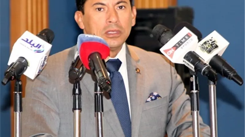 وزير الرياضة يباشر مهام عمله من مقر الوزارة بالحي الحكومي بالعاصمة الإدارية