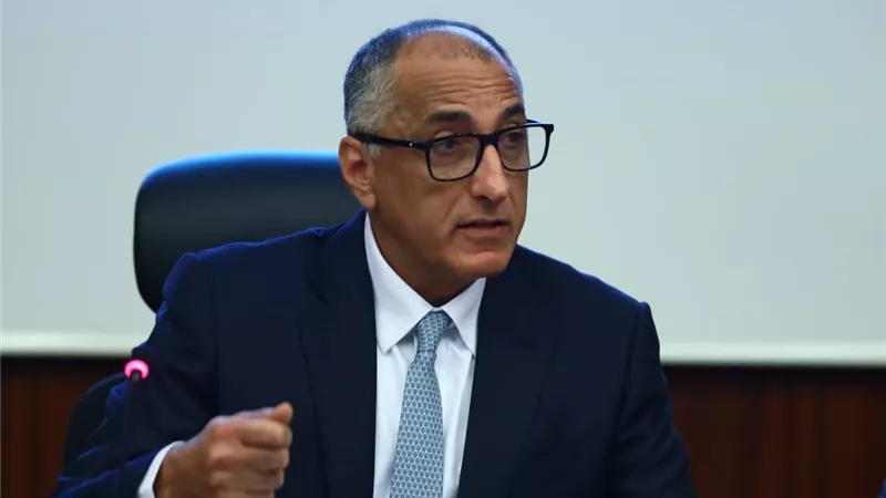 طارق عامر يعتذر عن الاستمرار بمنصب محافظ البنك المركزي