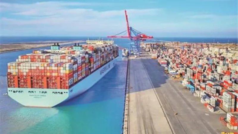 تداول 12 ألف طن بضائع و600 شاحنة بموانيء البحر الأحمر