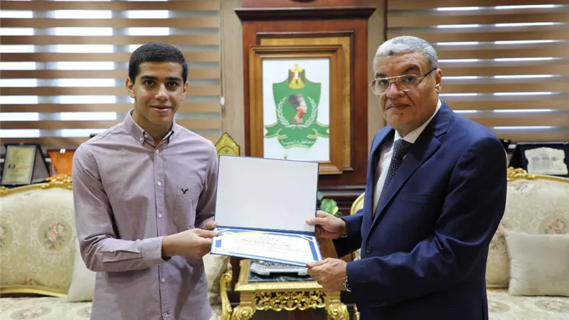 محافظ المنيا يكرم الرابع على الثانوية العامة