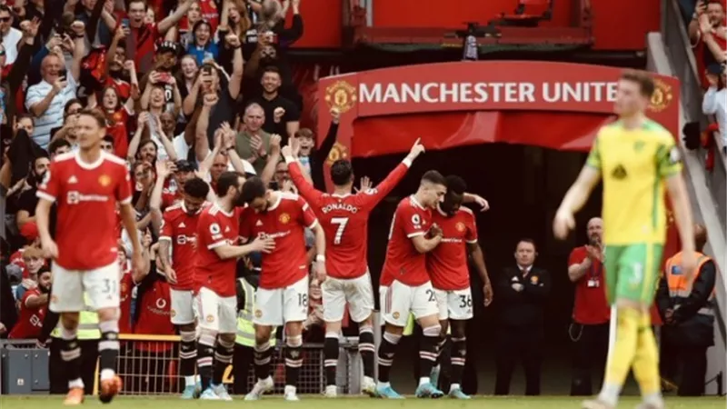 مهاجم ليستر سيتى يدخل حسابات مانشستر يونايتد