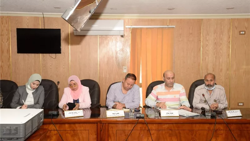 محافظ أسيوط يشهد البرنامج التدريبي لأعضاء اللجان التنفيذية للمشروعات الخضراء الذكية