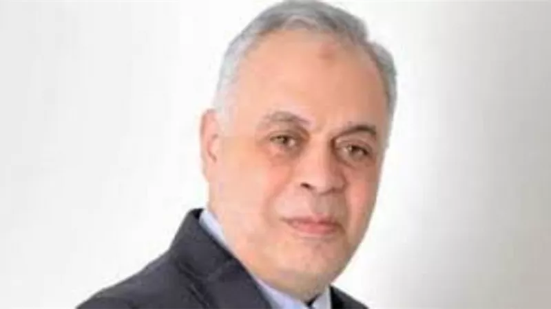 اشرف زكى : 