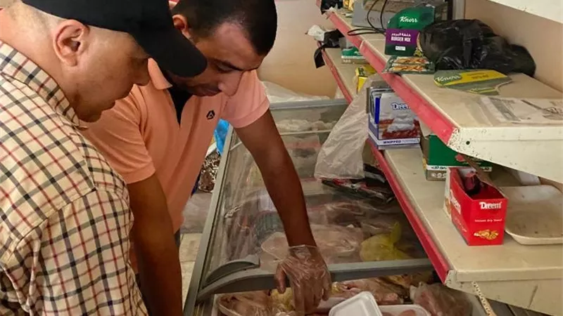 اعدام 1200 كيلو اغذية و378 لتر عصائر والبان غير صالحة للاستهلاك بشهر أغسطس في الدقهلية