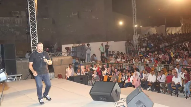 هشام عباس يشعل حماس ٢٠ الف مشاهد بمهرجان القلعة للموسيقى والغناء..صور