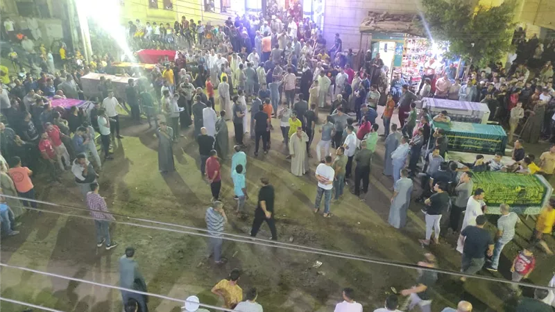 قرية بهنباى بالشرقية تودع 8 من أبنائها إثر انقلاب ميكروباص