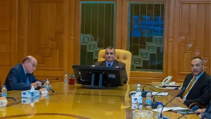 وزير الإنتاج الحربي يوجه الشركات بتمكين الشباب واستثمار طاقاتهم