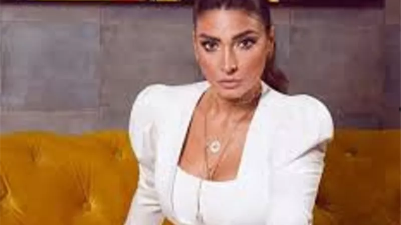 اطلالة كاجوال لـ روجينا تخطف الانظار
