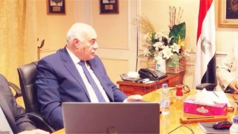 وزير قطاع الأعمال العام يتابع موقف تنفيذ مشروع تطوير شركات القطن والغزل والنسيج