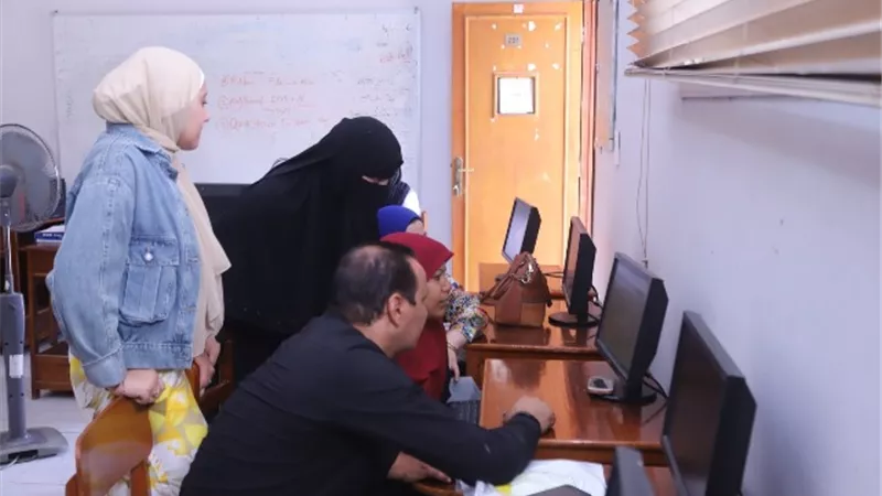 معامل التنسيق الالكتروني بجامعة جنوب الوادي تستقبل طلاب المرحلة الثانية