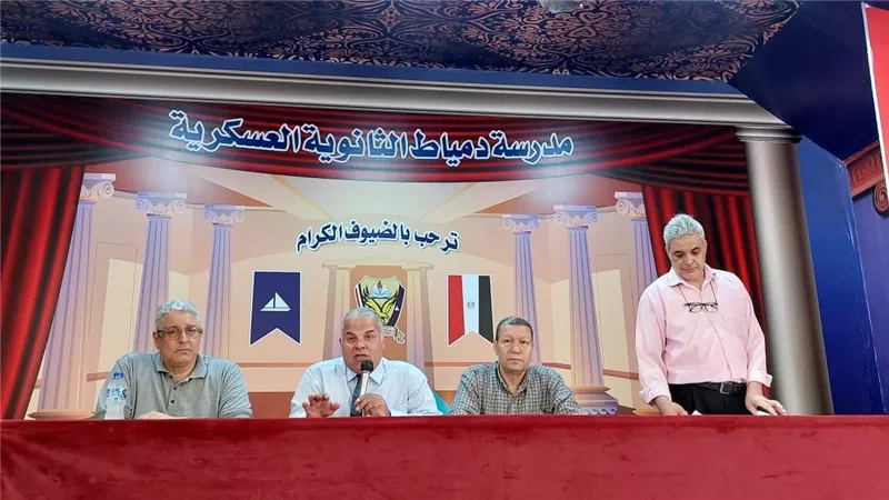 وكيل تعليم دمياط يتابع إستعدادات مدارس عاصمة المحافظة للعام الدراسي الجديد