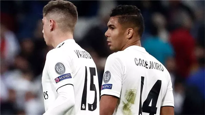 فالفيردي يثير الجدل بشأن رحيل كاسيميرو من ريال مدريد