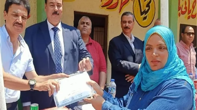 وكيل تعليم غرب شبرا الخيمة يُكرم الطلاب الأوائل فى الألعاب الرياضية.. صور