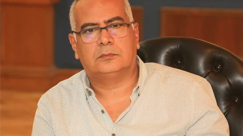 شوقي مختار.. أحد رواد الصناعة بالعاشر من رمضان: نواجه تحديات في توفير المواد الخام.. للإنتاج المحلي