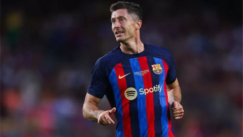 ليفاندوفسكى يتعرض للسرقة ببرشلونة