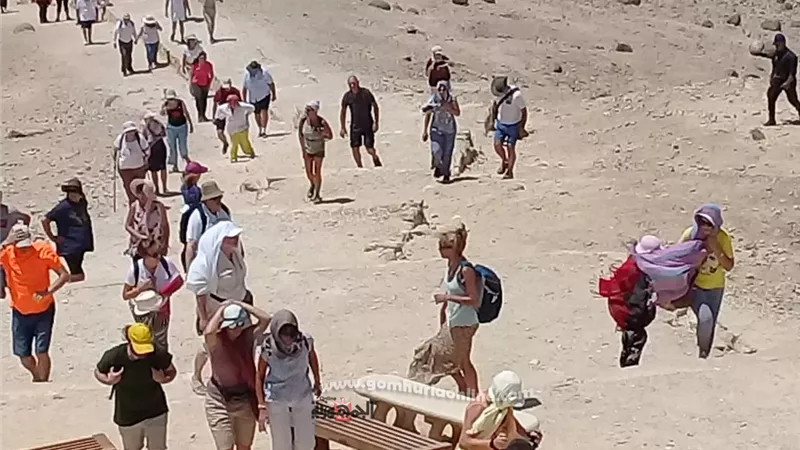 أثار المنيا تستقبل وفدا سياحيا من ايطاليا واسبانيا .. صور