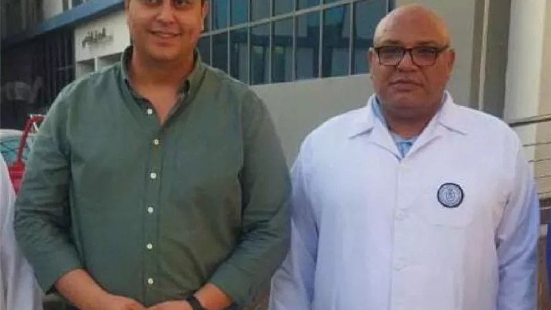 السبكي يكافئ أخصائي الأطفال المبتسرين ومشرف التمريض بالرعايات المركزة بمستشفى فايد