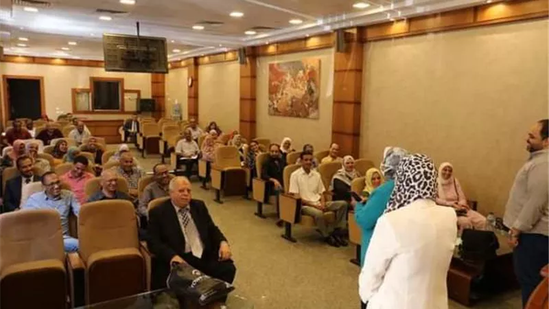 ورشة عمل لتدريب مسئولى تحديث الملف الوظيفى إلكترونيا فى قنا