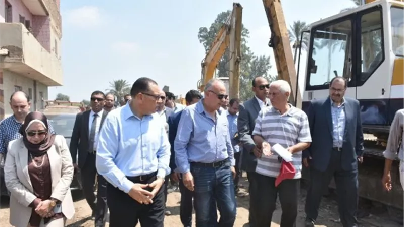 وزير الرى ومحافظ الشرقية يتفقدان أعمال ترعة الفليفلة المستجدة وكوبرى العزيزية