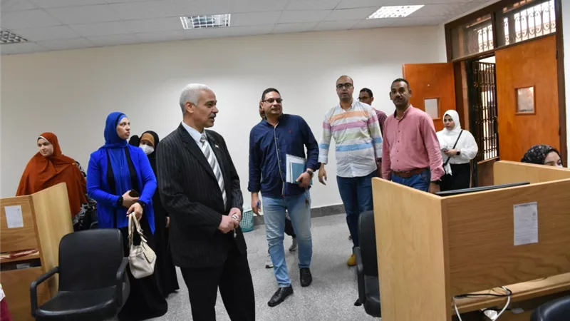 نائب رئيس جامعة أسيوط يتفقد مجمع صالات الإمتحانات ..صور