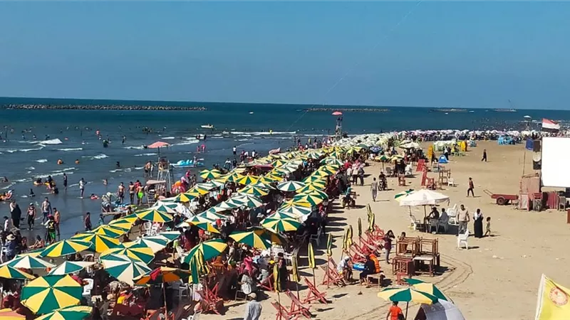 مليونا زائر علي شاطئ رأس البر