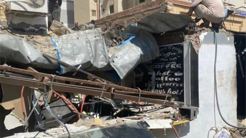 جهاز 6 اكتوبر ينفذ حملة إشغالات وإزالات بالتعاون مع شرطة التعمير.. بالصور