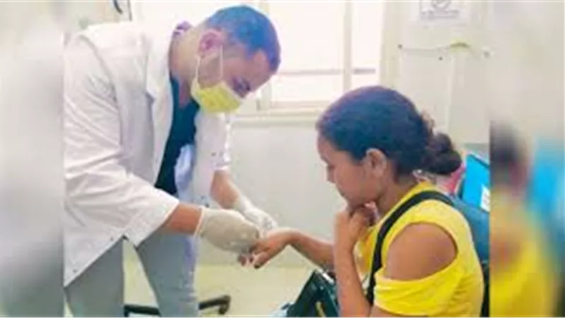 الكشف الطبي على ١٩٠٠ مريض بالقافلة الطبية بالعاشر