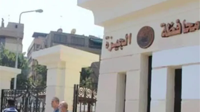 محافظة الجيزة تحقق الانضباط بإمبابة إزالة ٣٣ كشك ومحل وفاترينه مقامة بالمخالفة