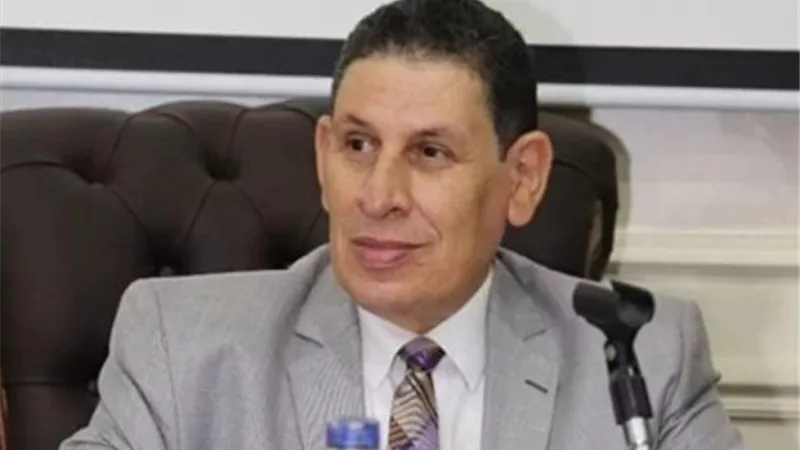 عضو بالمهن الطبية: يقترح إلزام كليات الصيدلة بقبول 150 طالبا فقط لمدة 5 سنوات