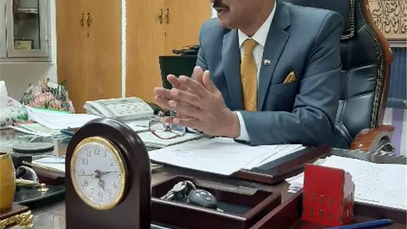 مدير تعليم الجيزة يتابع ملاحق الثانوية العامة من غرفة العمليات