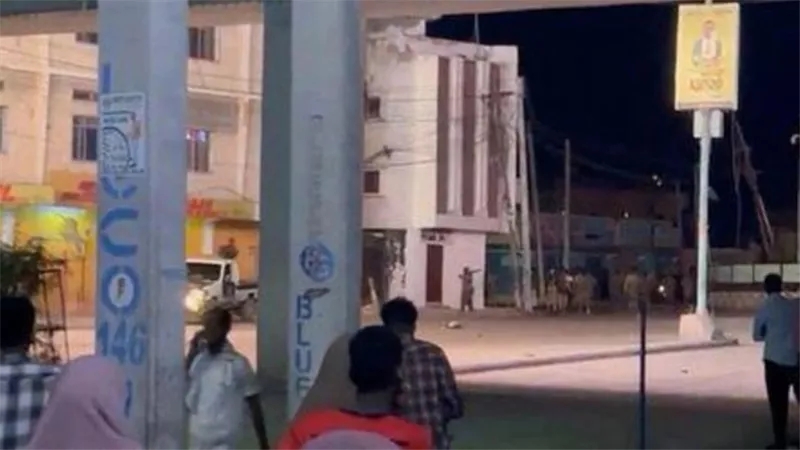ارتفاع حصيلة قتلى هجوم حركة الشباب على فندق في مقديشو إلى 13