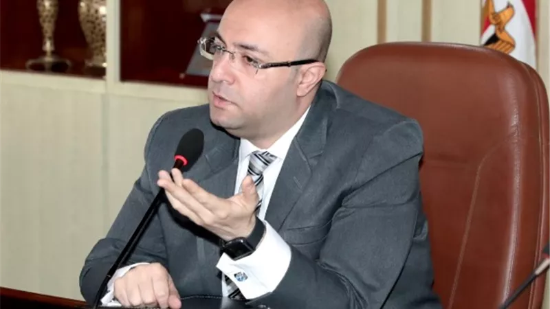التحقيق فى مخالفات وتقصير فى العمل فو وحدات الخدمات والمرافق