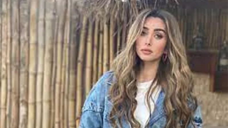 هنا الزاهد من امام الكعبة : 