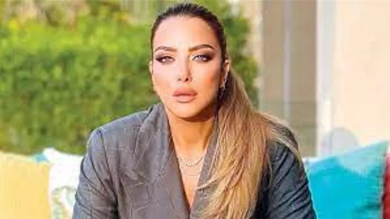 بشورت.. ريم مصطفى تمارس لعبه التنس وتبهر الجمهور