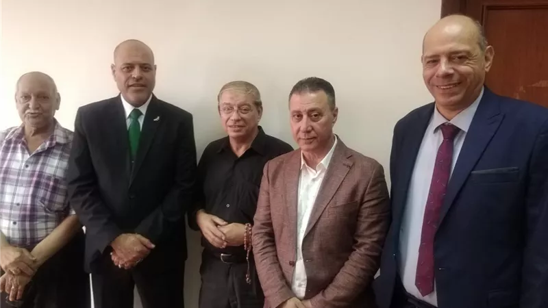 توطيد علاقات العمل بين طرفى الانتاج لتعظيم دور الصناعة الوطنية
