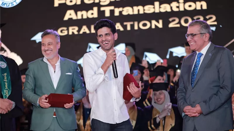 بالصور.. جامعة مصر للعلوم والتكنولوجيا تقيم حفلا كبيرا لتخريج دفعة جديدة من كلية 